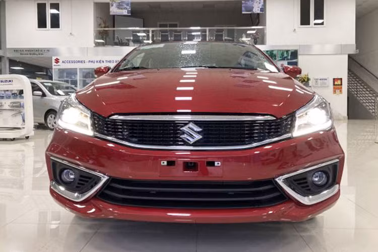 Trong tháng 5 vừa qua, Suzuki Ciaz bán được 12 chiếc, tăng 1 chiếc so với tháng trước nên vẫn chưa thoát khỏi danh sách xe ôtô ế đã đeo đẳng suốt nhiều tháng qua. Sau 5 tháng của ănm 2021, chiếc sedan cỡ B này bán được 283 xe, thua rất xa các đối thủ Honda City, Toyota Vios hay Hyundai Accent. Hiện tại Suzukia Ciaz chỉ bán một phiên bản duy nhất tại Việt Nam với giá 529 triệu đồng.