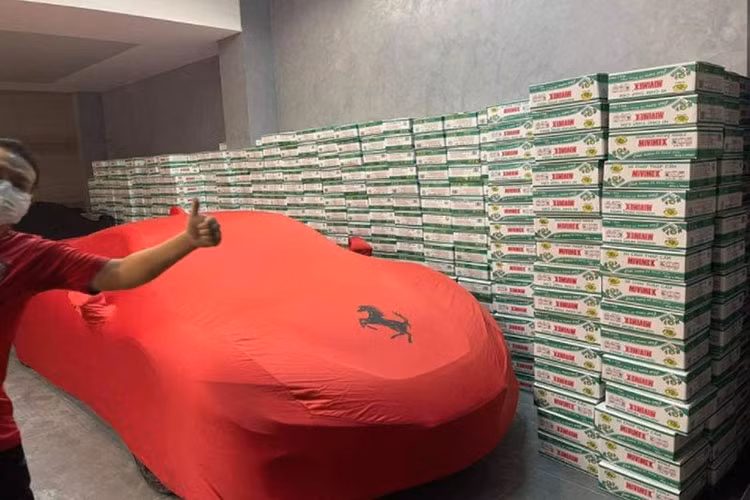 Dai gia Sai Gon dung Mercedes-AMG G63 cho hang cuu tro COVID-19-Hinh-3