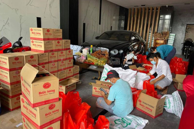 Dai gia Sai Gon dung Mercedes-AMG G63 cho hang cuu tro COVID-19-Hinh-2