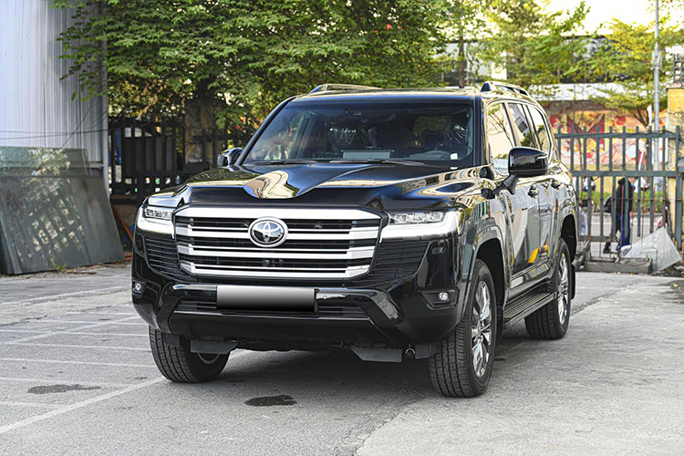 Xe sử dụng động cơ V6 3.5L tăng áp kép, đi kèm hộp số tự động 10 cấp, mang đến khả năng vận hành mạnh mẽ hơn so với thế hệ trước. Mẫu SUV này cũng được trang bị thêm các chế độ chạy địa hình.