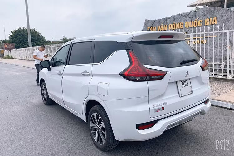 Xe có những trang bị an toàn như: phanh đĩa trước/phanh tang trống sau, 2 túi khí, hệ thống chống bó cứng phanh ABS, phân bổ lực phanh điện tử EBD, trợ lực phanh BA, hỗ trợ khởi hành ngang dốc HSA và cân bằng điện tử ASC. Riêng bản số tự động có thêm camera lùi.