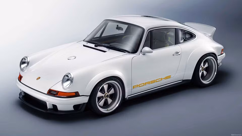 Nằm trong dự án có tên gọi DLS (Dynamics and Lightweight Study), bản độ này được mệnh danh là chiếc 911 với động cơ làm mát bằng không khí tiên tiến và hoàn hảo nhất thế giới, bên trong một cơ thể đậm chất hoài cổ.