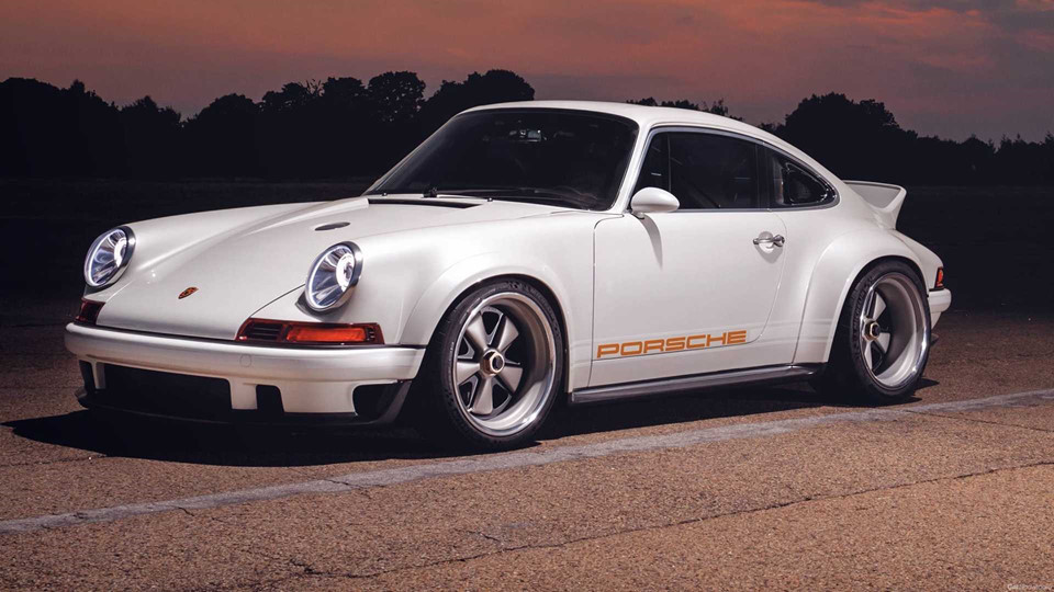 Hệ thống phanh của chiếc xe cũng được thay đổi với phanh đĩa gốm-carbon Brembo tương tự như trên siêu xe Bugatti Chiron. Không những thế, chiếc xe có tuổi đời gần 30 năm còn được trang bị công nghệ ABS, phân phối lực phanh điện tử EBD và cân bằng điện tử ESP, hệ thống kiểm soát lực kéo có thể điều chỉnh chế độ. Ngoài ra, Hệ thống treo được tinh chỉnh lại cho cảm giác lái ấn tượng và ổn định hơn.