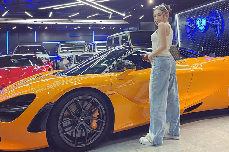 Chiếc siêu xe mui trần McLaren 720S Spider sau khi không còn được Trang Nemo sử dụng, đã được Phan Công Khanh bán cho 1 đại gia lan đột biến, vài tháng sau người này lại bán xe trở lại cho Khanh Super. Lúc này, Khanh tìm kiếm chủ nhân cho McLaren 720S Spider thêm vài lần, có thời gian, xe phải ra tận Hà Nội, Quảng Ninh để kiếm khách.