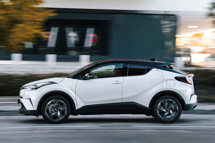 Hiện Toyota C-HR vẫn chưa được phân phối chính hãng tại thị trường Việt Nam mà chỉ có vài chiếc nhập khẩu tư nhân về nước. Hiện phân khúc crossover cỡ B tại Việt Nam chỉ có 3 đại diện là Hyundai Kona, Honda HR-V và Ford EcoSport.