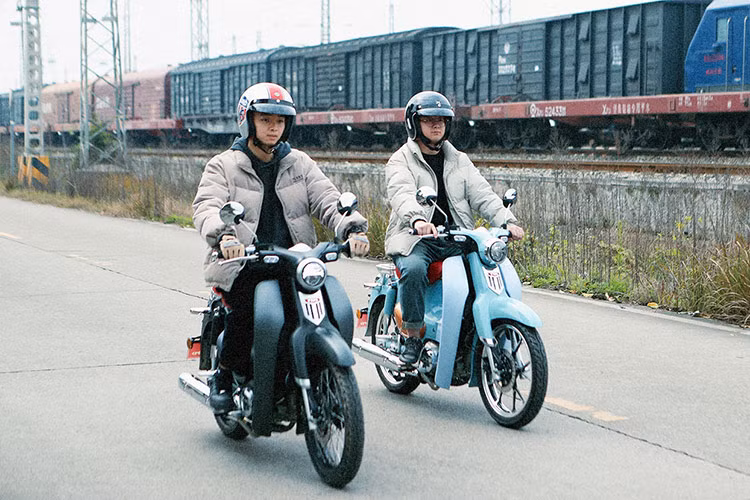 Mức giá xe Kamax Super Pro 125 2024 niêm yết tại thị trường Malaysia là 8.888 RM (51,45 triệu đồng). Mức giá này chưa bao gồm thuế đường, phí bảo hiểm và đăng ký. Đây hứa hẹn sẽ là một lựa chọn thú vị cho những tín đồ yêu thích xe số mà giá không qua cao như Honda Super Cub 125.