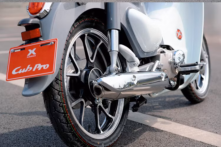 Ngoài ra, mẫu xe này còn được trang bị hệ thống treo của đường kính 26mm, trong khi hệ thống treo sau được trang bị giảm xóc kép. Cùng với đó là hành trình giảm xóc trước và sau đạt 91,44 mm không chỉ giúp tăng cường sự ổn định cho xe mà còn cải thiện đáng kể sự thoải mái trên những con đường gập ghềnh.