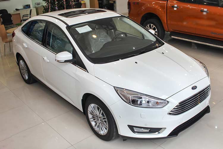 Mức giảm giá Ford Focus phiên bản Trend hiện tại khá tương đồng với mức giá của mẫu xe này vào thời điểm cuối năm ngoái. Mức giá bán ra chỉ 560 triệu là một mức giá hấp dẫn dành cho những người mua xe trong dịp Tết này khi thậm chí Focus còn rẻ hơn cả mẫu Vios hay City.