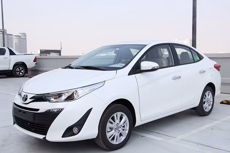 Ra mắt tại Việt Nam vào đầu năm 2020, giá xe Toyota Vios mới phiên bản G bán ra là 570 triệu đồng, không thay đổi so với bản cũ nhưng lại được sửa đổi và bổ sung hàng loạt các tính năng mới hấp dẫn hơn trước.