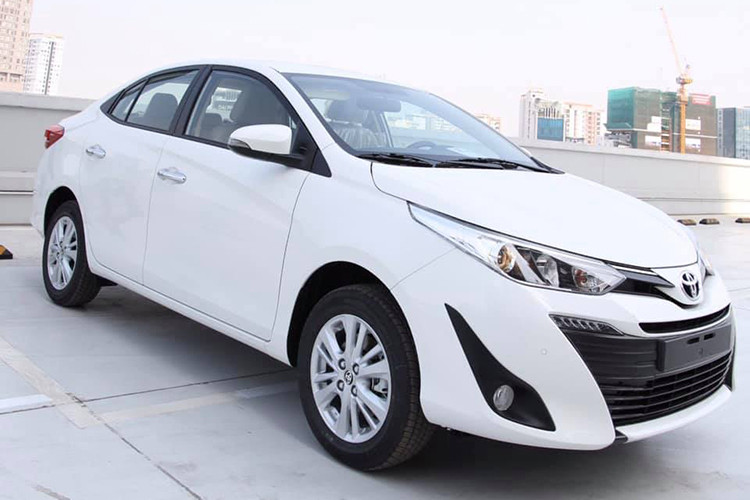 Theo thông tin từ phía nhà phân phối, Vios 2020 có mức tiêu hao nhiên liệu trong đô thị, ngoài đô thị, kết hợp lần lượt là 7.1L/100km, 4.9L/100km, 5.7L/100km. Toyota Vios được mệnh danh là “xe quốc dân” khi nó là dòng xe bán chạy nhất trong phân khúc sedan hạng B. Tuy nhiên trong thời gian gần đây, Vios bị “vượt mặt” bởi đối thủ Hyundai Accent.