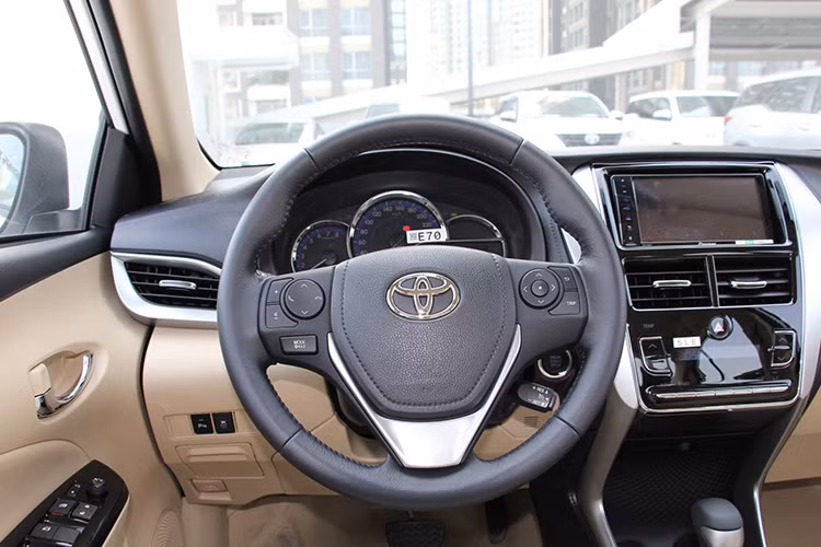 Đáng tiếc xe vẫn sử dụng động cơ 2NR-FE 1.5L Dual VVT-I, công suất 108 mã lực tại 6.000 vòng/phút, mô-men xoắn cực đại 140 Nm tại 4.200 vòng/phút, đi kèm hộp số là hộp số tự động CVT và số sàn 5 cấp. Các thông số này giống hệt phiên bản 2017 từng được phân phối tại Việt Nam.