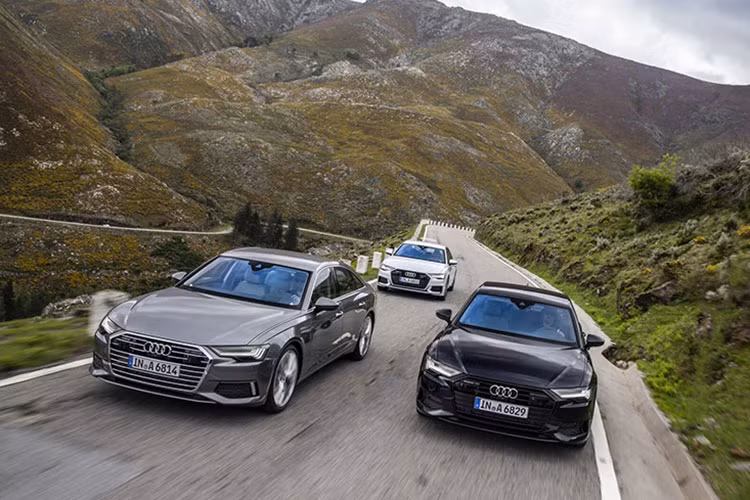 Audi A6 2019 có khá nhiều màu sơn ngoại thất cho hàng lựa chọn với các màu như: Bạc (Florett Silver), Xám (Suzuka Grey/ Typhoon Gray), Xanh Dương (Firmament Blue)... Tại quê nhà nước Đức, Audi A6 2019 có giá bán từ 58.050 Euro (khoảng 1,5 tỷ đồng) cho phiên bản bản A6 50 TDI Quattro, xe sẽ bắt đầu được bán ra vào tháng 6/2018.