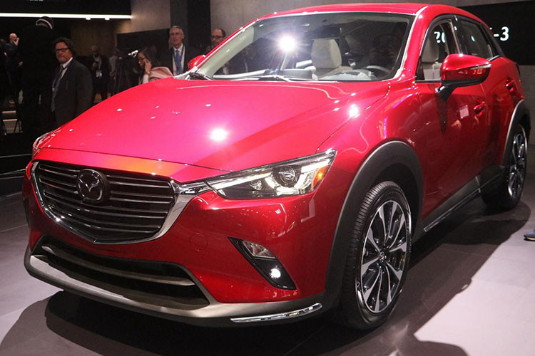 Mazda cho biết động cơ đã được tinh chỉnh để cho mô-men xoắn cao hơn và tiết kiệm nhiên liệu hơn. Trang bị công nghệ G-Vectoring Control (GVC) giúp kiểm soát lực G-force bằng cách can thiệp và thay mô-men xoắn từ động cơ đến từng bánh xe giúp xe ổn định hơn khi vào cua. Bên cạnh đó, hệ thống treo cũng được cải thiện.