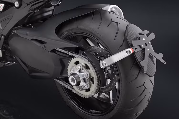 Một số chi tiết nhỏ cũng được trang bị bằng nguyên liệu các bon giúp cho chiếc xe trở lên "ngầu" hơn.