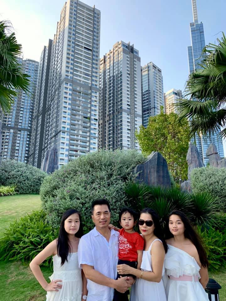 Cuoc song giau sang ben chong dai gia va 3 con xinh dep cua My Le