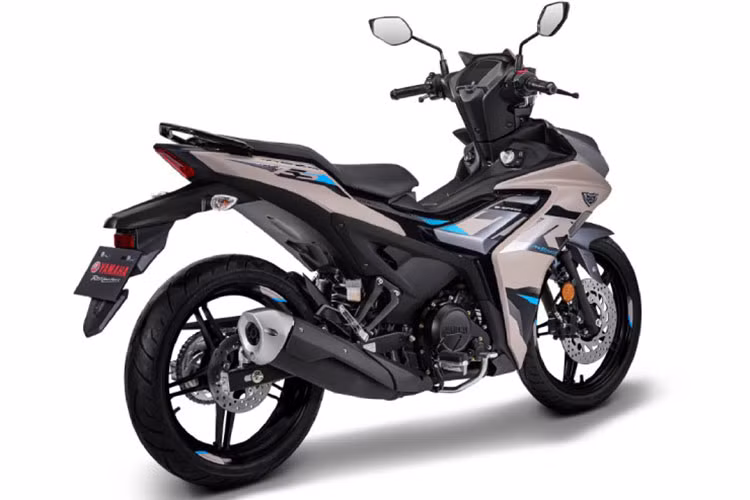 Lốp trước có kích thước 90/80-17, lốp sau là 120/70-17. Trọng lượng xe ở mức 119 kg, bao gồm bình xăng dung tích 5,4 lít.