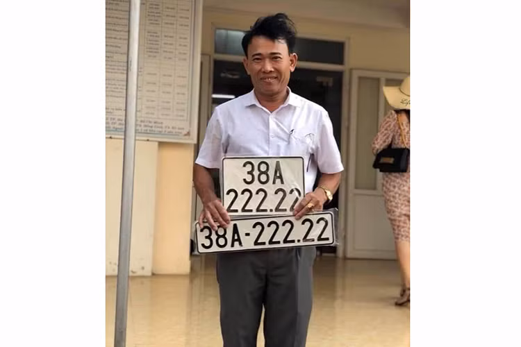 Theo nhiều dân chơi biển đẹp cho hay - dãy số 2 đọc giống từ “chắc chắn” và “dễ dàng” của tiếng Trung Quốc. Nó được xem là con số may mắn, tượng trưng cho tính cân đối và bền vững. Nhiều nước Châu Á, biển số đẹp có giá trị lớn nên hầu hết chủ nhân đều muốn sở hữu một tấm biển đẹp, mưu cầu sự may mắn, tài lộc và làm ăn thuận lợi.