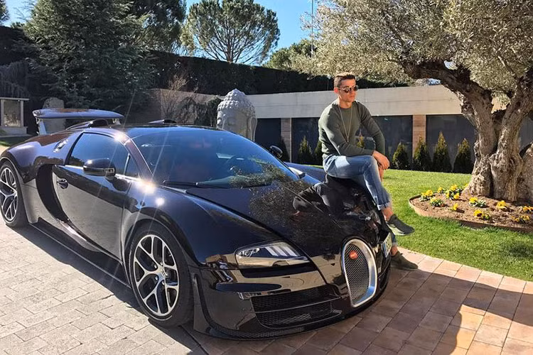 Bugatti Veyron hon 50 ty dong cua Cristiano Ronaldo gap tai nan nghiem trong-Hinh-3