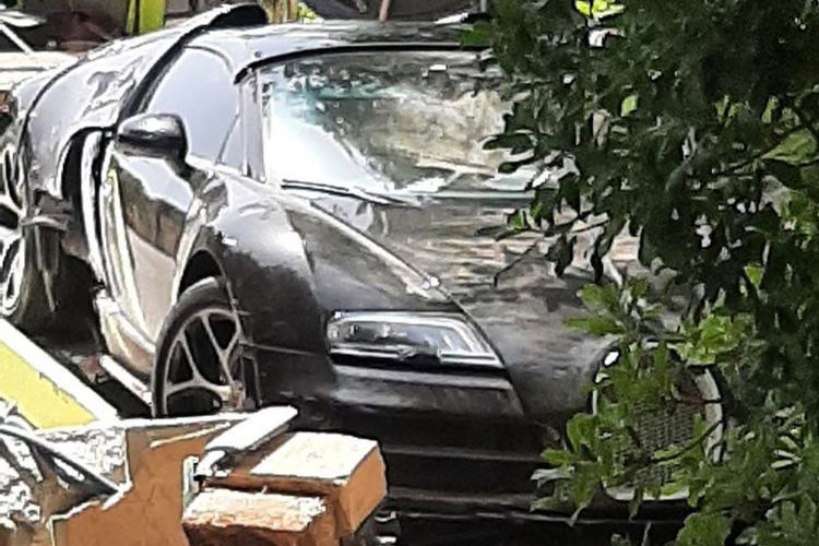 Bugatti Veyron hon 50 ty dong cua Cristiano Ronaldo gap tai nan nghiem trong