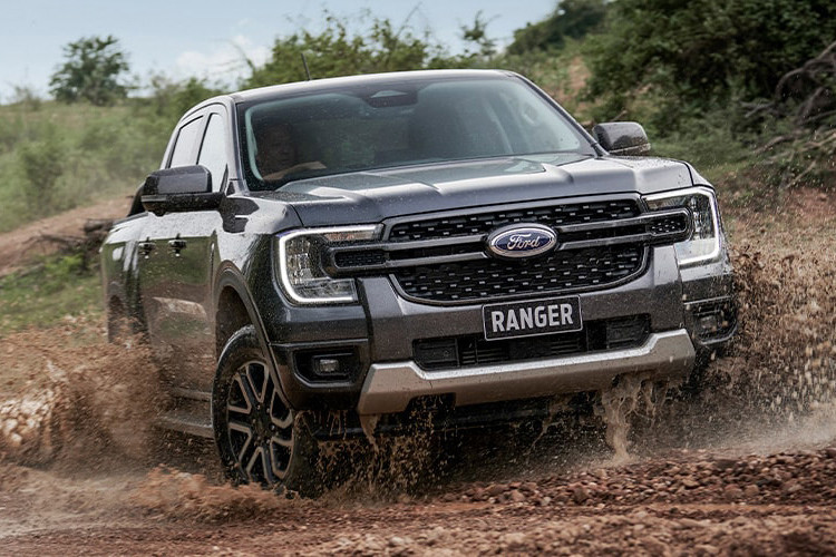 Ford Ranger lan dau tien dat doanh so vuot Toyota Hilux tai Uc