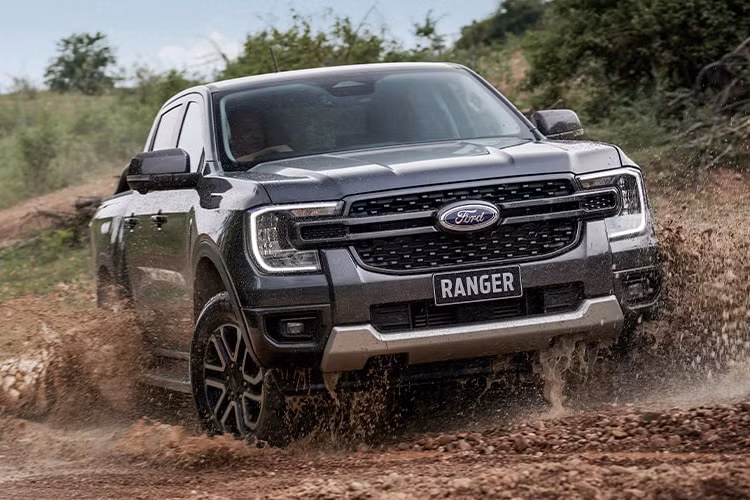 Ford Ranger lan dau tien dat doanh so vuot Toyota Hilux tai Uc