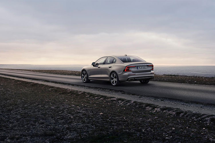 S60 phiên bản 2019 sử dụng khung gầm Scalable Product Architecture (SPA) đặc biệt của Volvo Cars kết hợp cùng các công nghệ an toàn và hệ thống thông tin hiện đại thừa hưởng từ dòng V60, S90, XC60. Nhờ đó, nó có thể tự tin là một trong những mẫu xe an toàn nhất hiện nay.