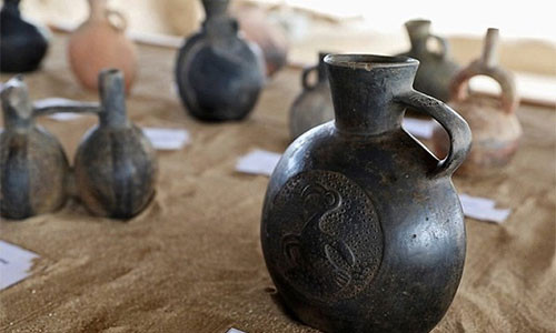 Một số đồ gốm được tìm thấy tại Huaca de las Abejas trong Khu liên hợp khảo cổ Tucume. Ảnh: Reuters