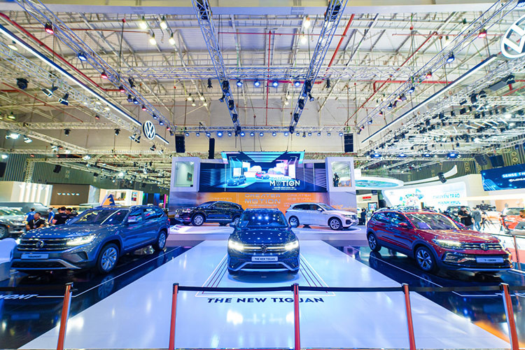 Nhieu hang xe rut lui, con ai se quan tam den Trien lam o to Viet Nam 2024?-Hinh-2