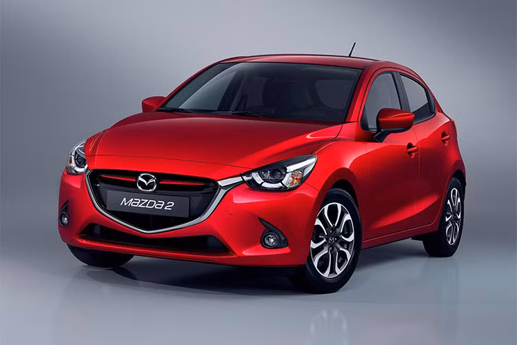 Giá xe Mazda2 tại Việt Nam hiện đang bán ra từ 529 triệu đồng cho bản sedan và 569 triệu đồng cho bản hatchback. Hiện chỉ còn kiểu dáng sedan bán ra thị trường và sau đó sẽ chuyển sang bản nâng cấp mới.