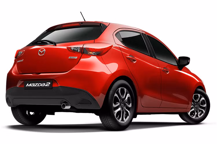 Tại thị trường Đông Nam Á, cụ thế là Thái Lan - giá bán của mẫu xe Mazda2 bản nâng cấp 2018 sẽ dao động từ 16.808 (tương đương 328 triệu đồng) - 25.023 USD (khoảng 573 triệu đồng). Mức giá này được cho là không chênh lệch nhiều so với các phiên bản Mazda2 cũ.