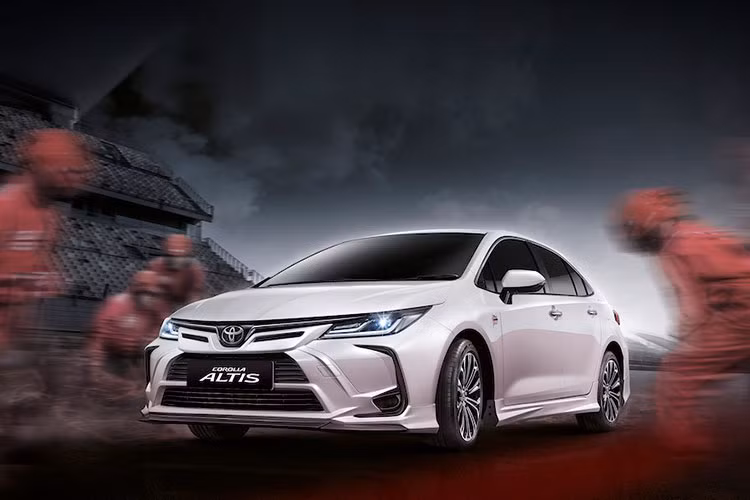 Để tăng sức cạnh tranh của Toyota Corolla Altis 2021 mới trong phân khúc sedan hạng C tại thị trường Thái Lan, hãng Toyota đã quyết định tung ra gói phụ kiện mới mang tên Nurburgring. Gói phụ kiện này bao gồm bộ body kit mới và một số nâng cấp về mặt "hiệu suất".