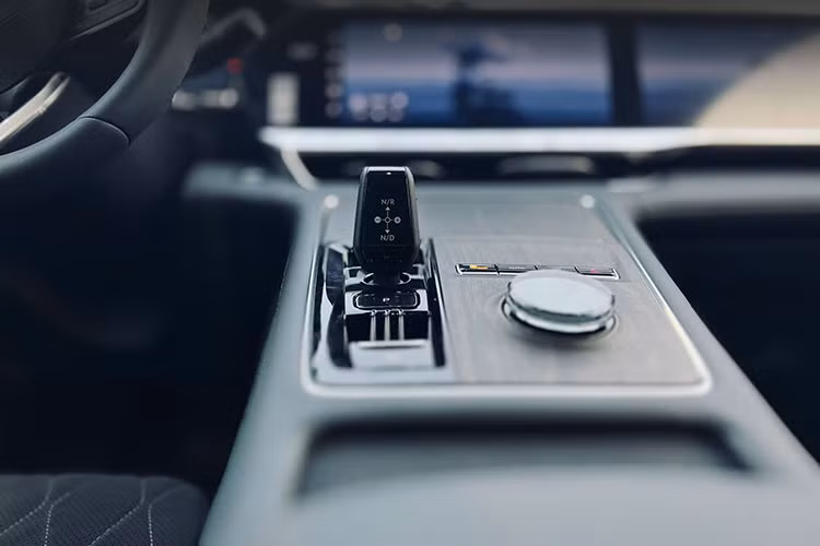 Monjaro được trang bị các chế độ lái linh hoạt gồm Eco, Normal, Sport, Snow và Offroad, giúp xe dễ dàng thích nghi với nhiều điều kiện địa hình và thời tiết khác nhau.