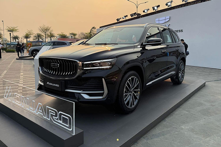 Geely Monjaro vua ra mat Viet Nam co du suc 