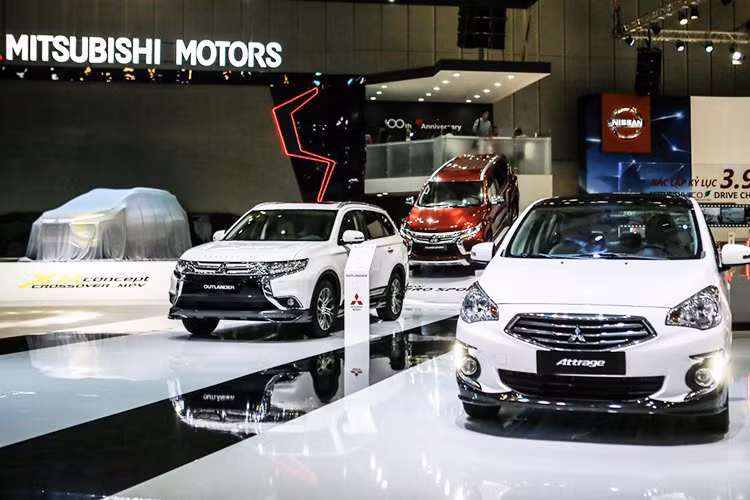 Trong tháng 12 này, tháng cuối cùng của năm 2017 nhà phân phối và lắp ráp ôtô Mitsubishi tại Việt Nam tiếp tục "xả hàng", giảm giá cho tất cả 8 mẫu xe đang phân phối trên thị trường ôtô Việt hiện nay. Mức giảm giá thấp nhất là từ 10 triệu đồng, trong khi cao nhất lên đến 206 triệu đồng.