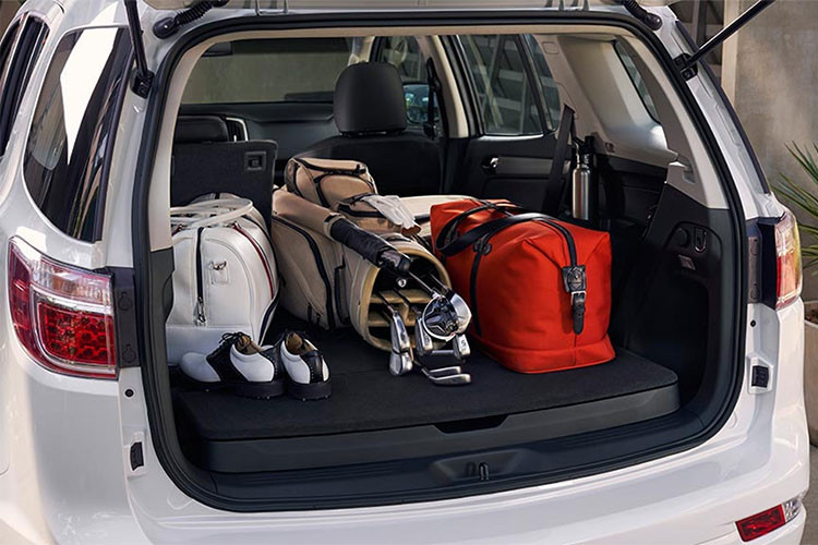 Traiblazer được trang bị động cơ diesel tăng áp 4 xy lanh Duramax 2.8L, cải thiện mức tiêu hao nhiên liệu và giảm lượng khí thải. Nhờ có turbo tăng áp với công nghệ điều khiển cánh biến thiên (VGT), động cơ sản sinh công suất tối đa đến 147 kW (197 mã lực) và mô men xoắn cực đại 500 Nm. Phiên bản LT với động cơ turbo - diesel 2.5L đạt công suất tối đa 120kW (161 mã lực) và mô men xoắn cực đại 380Nm.