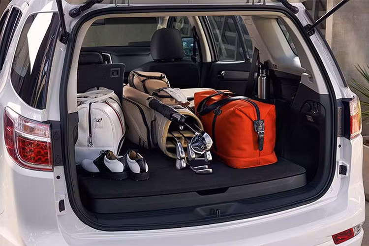 Traiblazer được trang bị động cơ diesel tăng áp 4 xy lanh Duramax 2.8L, cải thiện mức tiêu hao nhiên liệu và giảm lượng khí thải. Nhờ có turbo tăng áp với công nghệ điều khiển cánh biến thiên (VGT), động cơ sản sinh công suất tối đa đến 147 kW (197 mã lực) và mô men xoắn cực đại 500 Nm. Phiên bản LT với động cơ turbo - diesel 2.5L đạt công suất tối đa 120kW (161 mã lực) và mô men xoắn cực đại 380Nm.