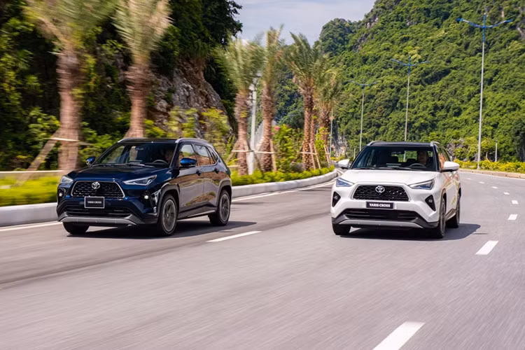  6. Toyota Yaris Cross: 1.510 xe Mẫu xe thứ hai của Toyota góp mặt trong Top 10 ôtô bán chạy nhất Việt Nam tháng 10/2024, Toyota Yaris Cross đạt doanh số 1.510 xe bán ra, tăng 54,2% so với tháng trước (979 xe). Tính lũy kế từ đầu năm đến nay, Yaris Cross bán được 8.408 xe ra thị trường.