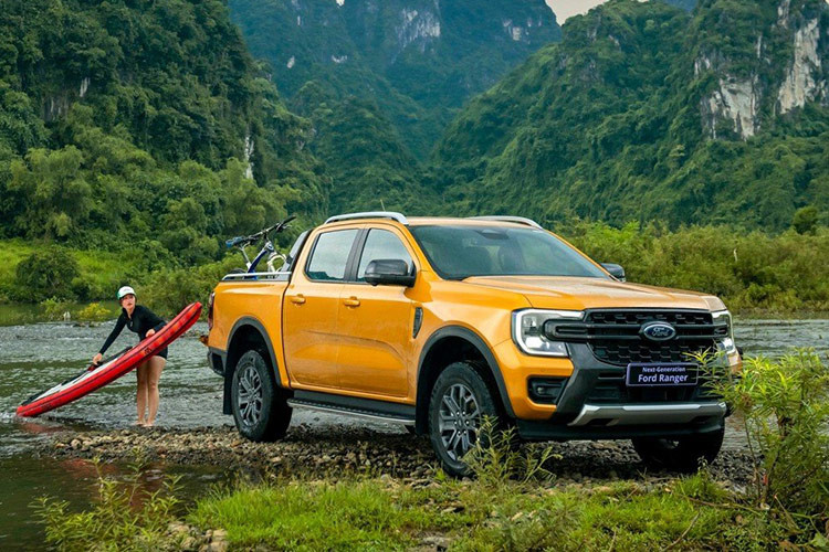  3. Ford Ranger: 1.881 xe Tháng 10 vừa qua, doanh số Ford Ranger bán được 1.881 xe, tăng mạnh tới 27,6% so với tháng trước. Cộng dồn từ 10 tháng của năm 2024, Ford Ranger bán ra 13.647 xe. Ford Ranger hiện có các phiên bản XL, XLS, XLT, Wildtrak, Stormtrak và mẫu đặc biệt nhập khẩu từ Thái Lan là Raptor. Giá bán xe dao động từ 659 triệu đến 1,299 tỷ đồng. 