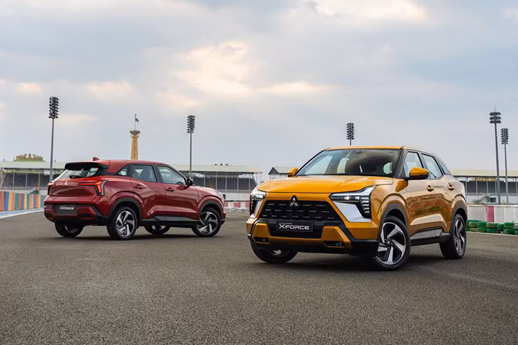  7. Mitsubishi Xforce: 1.481 xe Trong tháng 10, Mitsubishi Xforce bán ra 1.481 xe, giảm 81,3% so với tháng 9 (với 1.821 xe). Kết quả này này khiến mẫu xe thương hiệu Nhật Bản tụt từ vị trí thứ 4 xuống thứ 7 toàn thị trường ôtô Việt Nam. Cộng dồn doanh số trong 10 tháng đầu năm, đã có 11.444 xe Xforce được bán ra thị trường, chỉ xếp thứ ba sau Mitsubishi Xpander và Ford Ranger. 