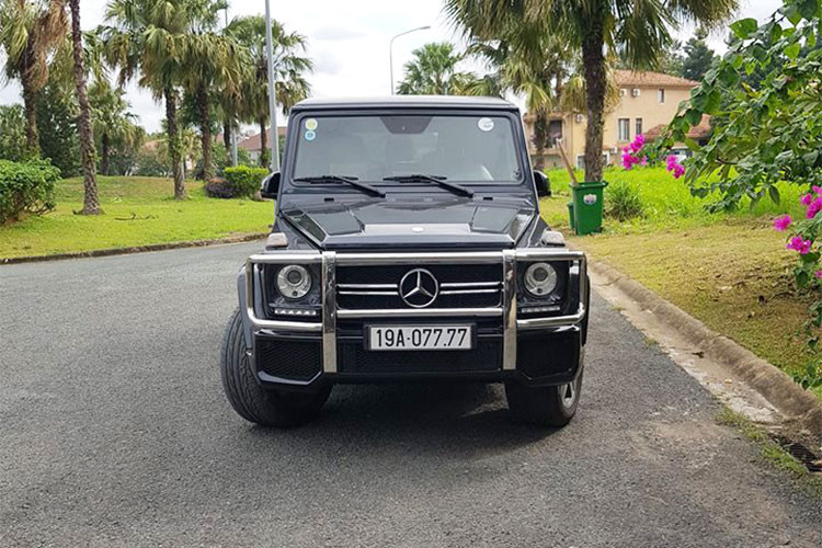 Mercedes G-Class là dòng xe huyền thoại của hãng xe Đức được ví với cái tên "ông vua địa hình". Đây là mẫu xe được những người đam mê offroad đặc biệt ưa thích. G63 không phải chiếc xe dành cho những người yêu thích sự thoải mái. Nó sinh ra để chinh phục những địa hình khắc nghiệt nhất. Giảm xóc cũng cứng hơn, chỗ ngồi cao.