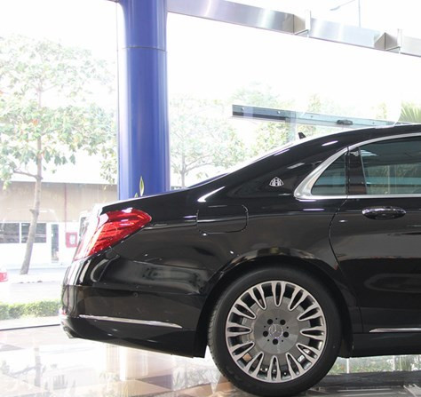 Ra mắt hồi cuối tháng 1/2015, Mercedes Maybach S600 là “quân bà chiến lược” để Mercedes-Benz thách thức các đối thủ khác trong phân khúc xe siêu sang như Rolls-Royce hay Bentley với mức giá rẻ hơn khá nhiều.