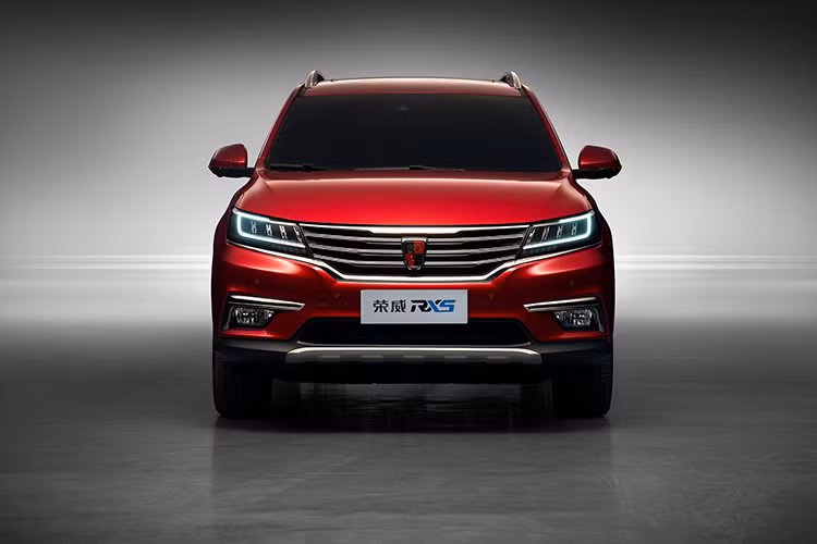 Tuy nhiên, một mình Alibaba thì chưa đủ lực để có thể tự tạo ra một mẫu xe internet, mà phải hợp tác với đối tác đồng hương là hãng SAIC, một công ty chuyên sản xuất ôtô do nhà nước làm chủ tại Trung Quốc.