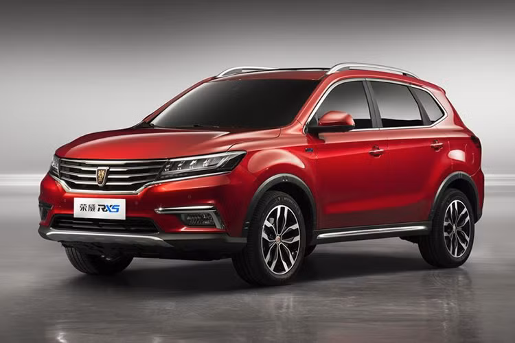 “Trong tương lai, chúng tôi hi vọng xe kết nối Internet có thể trở thành nền tảng vững chắc cho việc phát triển giao thông và thành phố thông minh”, ông Jian cho biết thêm. Roewe RX5 sử dụng động cơ xăng tăng áp như xe bình thường. Cụ thể, Roewe RX5 có 2 tùy chọn động cơ xăng với dung tích 1,5 và 2.0 lít.