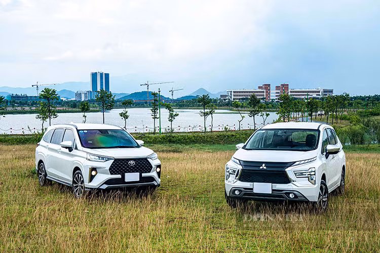 Mặc dù doanh số giảm 58% so với tháng trước tuy nhiên với 1.644 xe bán ra, Mitsubishi Xpander 2022 mới đã trở lại vị trí ngôi vương phân khúc MPV tại thị thị trường Việt Nam. Đáng chú ý là mẫu xe này đã vượt mặt "người đồng hương" Toyota Veloz Cross với 1.586 xe bán ra trong tháng 10/2022.
