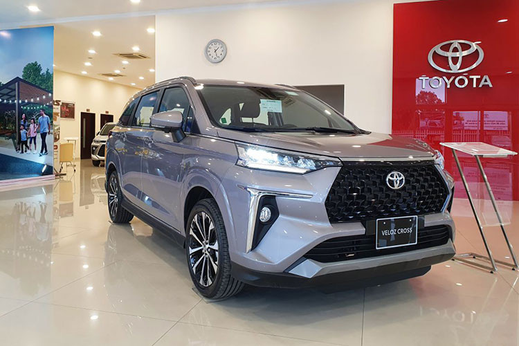 So với tháng trước, doanh số Toyota Veloz Cross trong tháng 10/2022 đạt 1.586 xe, giảm 62% so với tháng trước. Với kết quả này, Veloz Cross đứng ở vị trí thứ 2 trong phân khúc. Dù là tân binh, nhưng doanh số cộng dồn doanh số từ đầu năm đến nay đã có 11.255 xe được bán ra thị trường.