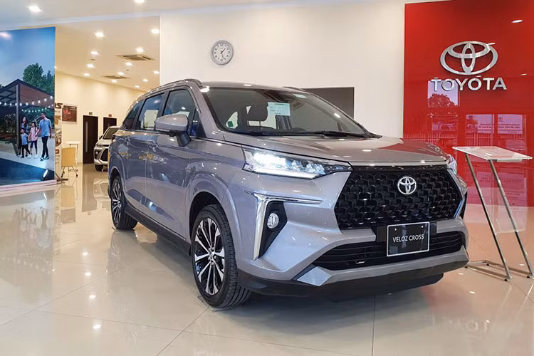 So với tháng trước, doanh số Toyota Veloz Cross trong tháng 10/2022 đạt 1.586 xe, giảm 62% so với tháng trước. Với kết quả này, Veloz Cross đứng ở vị trí thứ 2 trong phân khúc. Dù là tân binh, nhưng doanh số cộng dồn doanh số từ đầu năm đến nay đã có 11.255 xe được bán ra thị trường.