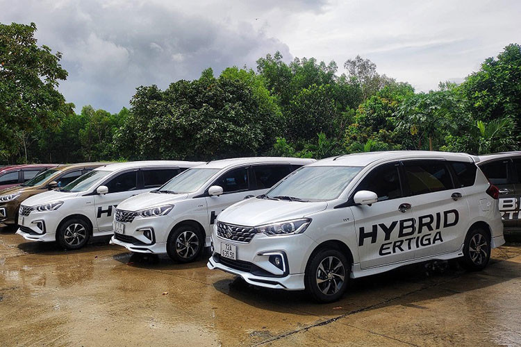 So với các đối thủ khác, Suzuki Ertiga được đánh giá khá tốt khi có mức giá hấp dẫn hơn các đối thủ khác. Hiện Suzuki đã cập nhật phiên bản hybrid cho Ertiga dự kiến sẽ giúp cải thiện tình hình kinh doanh tốt hơn trong thời gian tới.
