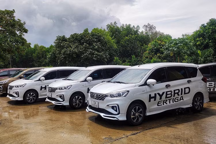 So với các đối thủ khác, Suzuki Ertiga được đánh giá khá tốt khi có mức giá hấp dẫn hơn các đối thủ khác. Hiện Suzuki đã cập nhật phiên bản hybrid cho Ertiga dự kiến sẽ giúp cải thiện tình hình kinh doanh tốt hơn trong thời gian tới.