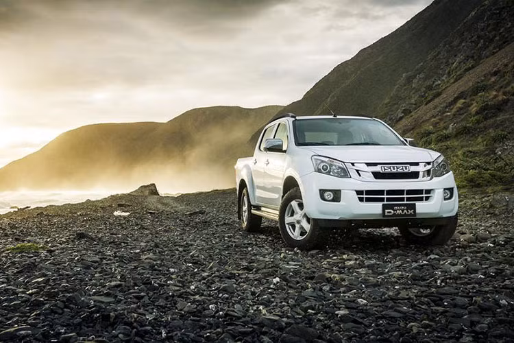 Isuzu D-MAX 3.0 moi co gia 744 trieu tai Viet Nam