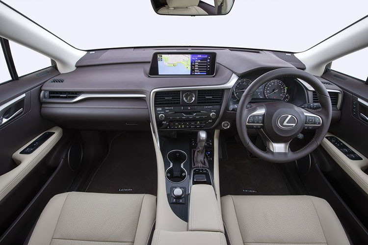 Làm tròn gói nâng cấp cho mẫu xe sang Lexus đặc biệt này còn có hệ thống camera 360 độ, chìa khóa thông minh, ốp bệ cửa chiếu sáng cũng như hệ thống định vị vệ tinh, dàn âm thanh 10 loa, hệ thống cảm biến cảnh báo áp suất lốp và đóng/mở cốp tự động điện. 